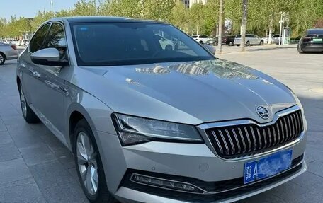 Skoda Superb III рестайлинг, 2021 год, 1 600 000 рублей, 3 фотография
