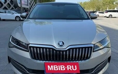 Skoda Superb III рестайлинг, 2021 год, 1 600 000 рублей, 2 фотография