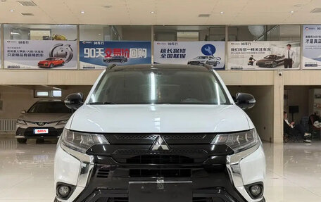 Mitsubishi Outlander III рестайлинг 3, 2022 год, 2 250 035 рублей, 2 фотография