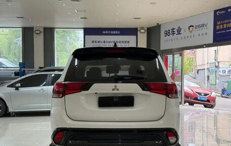 Mitsubishi Outlander III рестайлинг 3, 2022 год, 2 250 035 рублей, 5 фотография