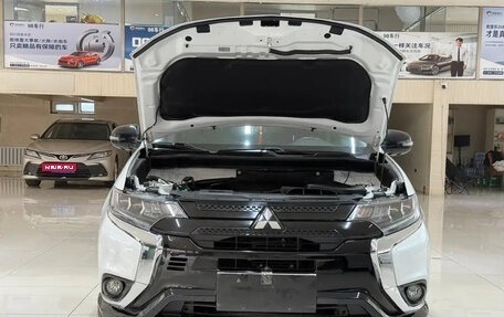 Mitsubishi Outlander III рестайлинг 3, 2022 год, 2 250 035 рублей, 7 фотография