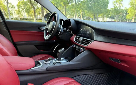 Alfa Romeo Giulia II, 2022 год, 2 450 000 рублей, 10 фотография