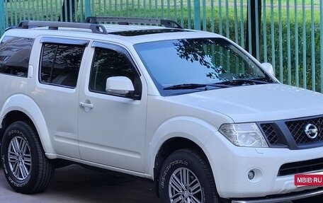 Nissan Pathfinder, 2010 год, 900 000 рублей, 1 фотография