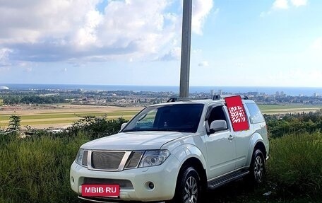 Nissan Pathfinder, 2010 год, 900 000 рублей, 2 фотография