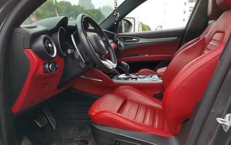 Alfa Romeo Stelvio, 2021 год, 3 200 000 рублей, 13 фотография