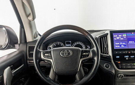 Toyota Land Cruiser 200, 2017 год, 6 250 000 рублей, 23 фотография