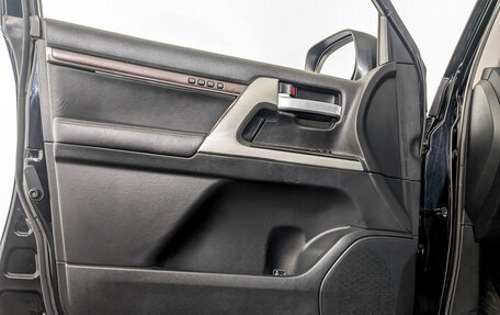 Toyota Land Cruiser 200, 2017 год, 6 250 000 рублей, 19 фотография