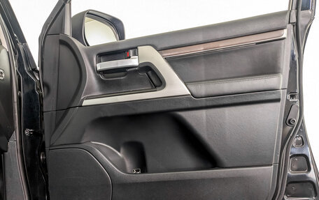 Toyota Land Cruiser 200, 2017 год, 6 250 000 рублей, 26 фотография