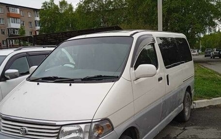 Toyota Regius, 2000 год, 650 000 рублей, 1 фотография