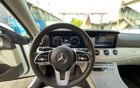 Mercedes-Benz E-Класс, 2019 год, 3 600 000 рублей, 30 фотография