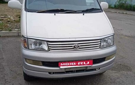 Toyota Regius, 2000 год, 650 000 рублей, 2 фотография