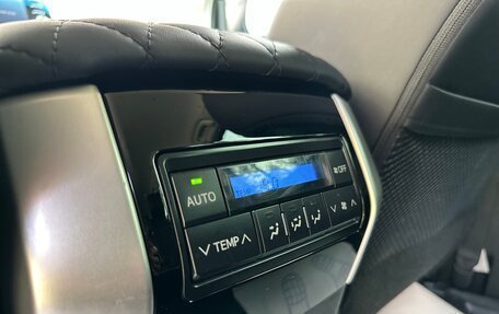 Toyota Land Cruiser Prado 150 рестайлинг 2, 2020 год, 5 990 000 рублей, 10 фотография