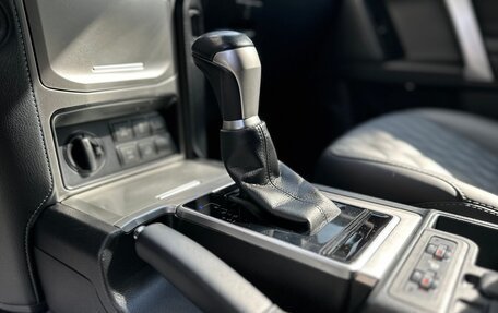 Toyota Land Cruiser Prado 150 рестайлинг 2, 2020 год, 5 990 000 рублей, 17 фотография