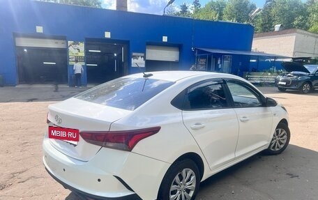 Hyundai Solaris II рестайлинг, 2021 год, 1 200 000 рублей, 6 фотография
