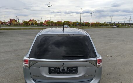 Mitsubishi Outlander III рестайлинг 3, 2012 год, 1 400 000 рублей, 2 фотография