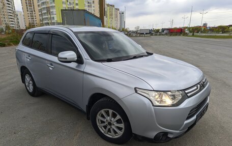 Mitsubishi Outlander III рестайлинг 3, 2012 год, 1 400 000 рублей, 5 фотография