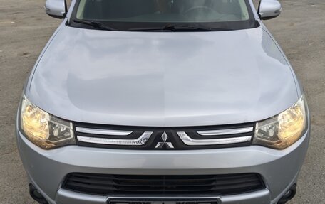 Mitsubishi Outlander III рестайлинг 3, 2012 год, 1 400 000 рублей, 7 фотография
