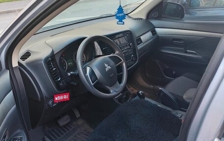 Mitsubishi Outlander III рестайлинг 3, 2012 год, 1 400 000 рублей, 13 фотография