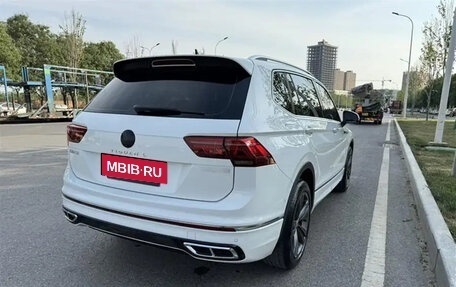 Volkswagen Tiguan II, 2022 год, 2 690 090 рублей, 2 фотография