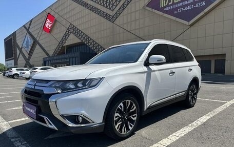 Mitsubishi Outlander III рестайлинг 3, 2022 год, 2 150 000 рублей, 1 фотография