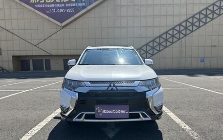 Mitsubishi Outlander III рестайлинг 3, 2022 год, 2 150 000 рублей, 2 фотография