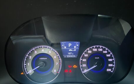 Hyundai Solaris II рестайлинг, 2011 год, 630 000 рублей, 14 фотография