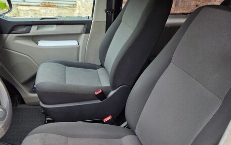 Volkswagen Transporter T6 рестайлинг, 2019 год, 2 750 000 рублей, 11 фотография