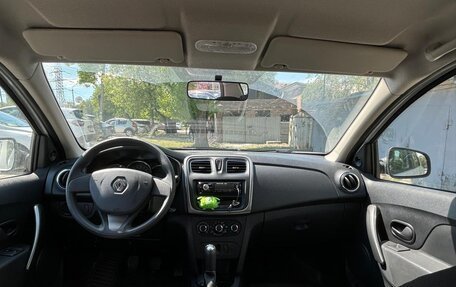 Renault Logan II, 2017 год, 1 600 000 рублей, 2 фотография