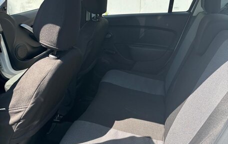 Renault Logan II, 2017 год, 1 600 000 рублей, 4 фотография