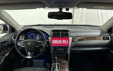 Toyota Camry, 2017 год, 2 240 000 рублей, 15 фотография