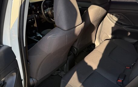 Toyota Yaris Cross, 2021 год, 2 100 000 рублей, 9 фотография