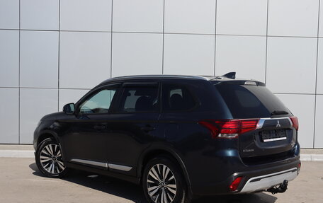 Mitsubishi Outlander III рестайлинг 3, 2020 год, 1 980 000 рублей, 3 фотография