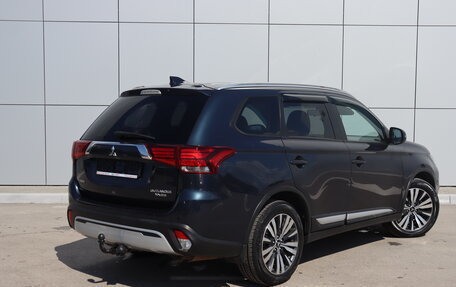 Mitsubishi Outlander III рестайлинг 3, 2020 год, 1 980 000 рублей, 4 фотография