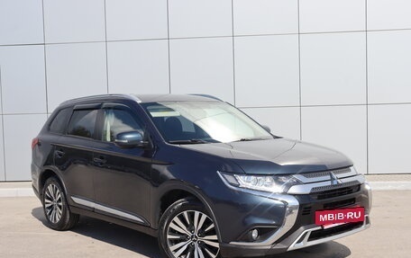 Mitsubishi Outlander III рестайлинг 3, 2020 год, 1 980 000 рублей, 6 фотография