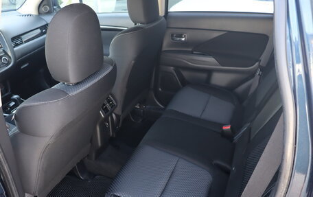Mitsubishi Outlander III рестайлинг 3, 2020 год, 1 980 000 рублей, 11 фотография