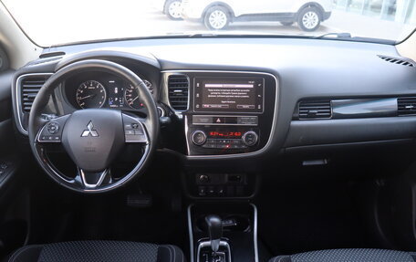 Mitsubishi Outlander III рестайлинг 3, 2020 год, 1 980 000 рублей, 9 фотография