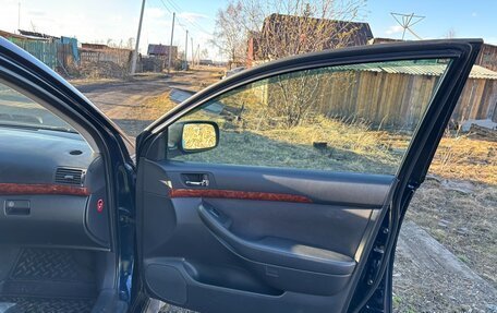 Toyota Avensis III рестайлинг, 2005 год, 860 000 рублей, 19 фотография