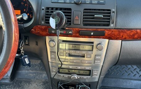 Toyota Avensis III рестайлинг, 2005 год, 860 000 рублей, 21 фотография