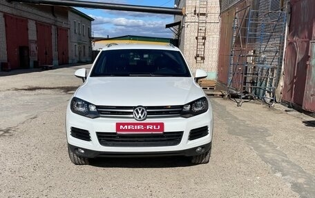 Volkswagen Touareg III, 2012 год, 1 950 000 рублей, 2 фотография