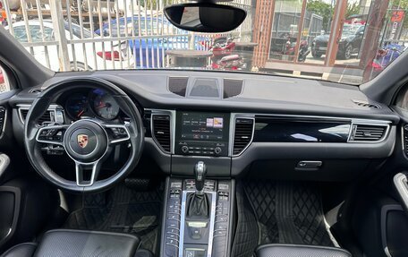 Porsche Macan I рестайлинг, 2017 год, 4 500 000 рублей, 25 фотография