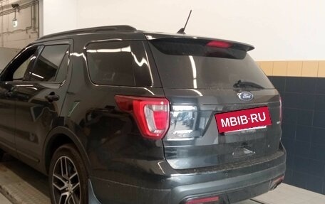 Ford Explorer VI, 2017 год, 2 150 000 рублей, 4 фотография