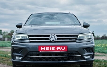 Volkswagen Tiguan II, 2018 год, 2 950 000 рублей, 3 фотография