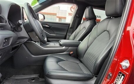 Toyota Highlander, 2023 год, 4 500 000 рублей, 10 фотография