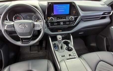Toyota Highlander, 2023 год, 4 500 000 рублей, 12 фотография
