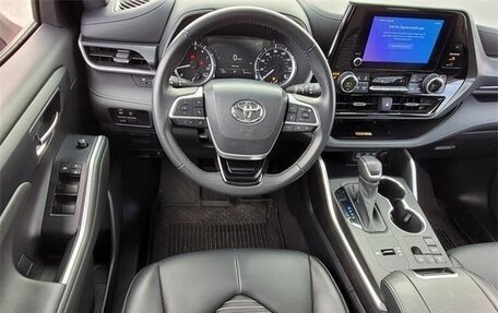Toyota Highlander, 2023 год, 4 500 000 рублей, 11 фотография
