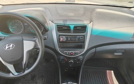 Hyundai Solaris II рестайлинг, 2012 год, 600 000 рублей, 10 фотография