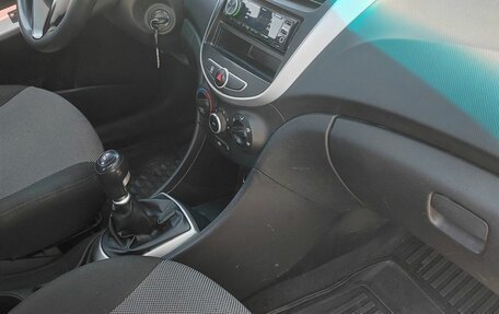 Hyundai Solaris II рестайлинг, 2012 год, 600 000 рублей, 11 фотография