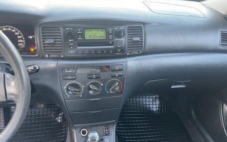 Toyota Corolla, 2004 год, 650 000 рублей, 11 фотография