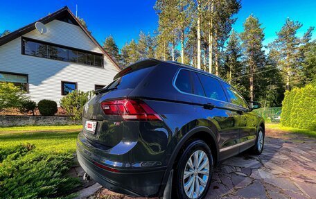 Volkswagen Tiguan II, 2017 год, 1 900 000 рублей, 2 фотография
