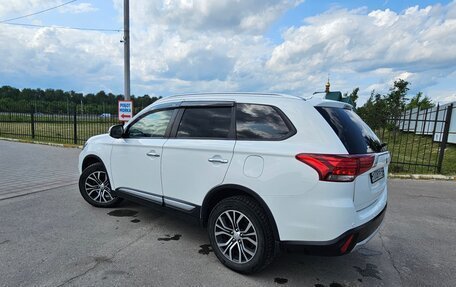 Mitsubishi Outlander III рестайлинг 3, 2018 год, 2 150 000 рублей, 6 фотография